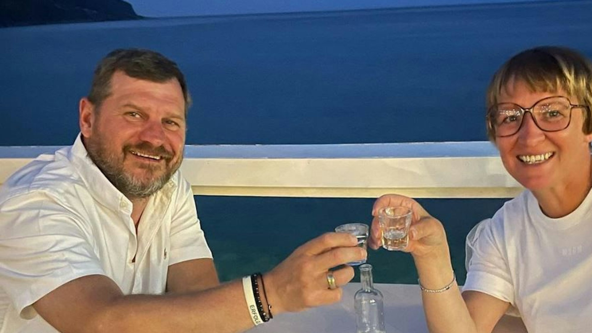 FC-Coach Steffen Baumgart feiert mit seiner Ehefrau Katja ihren Hochzeitstag im Urlaub.