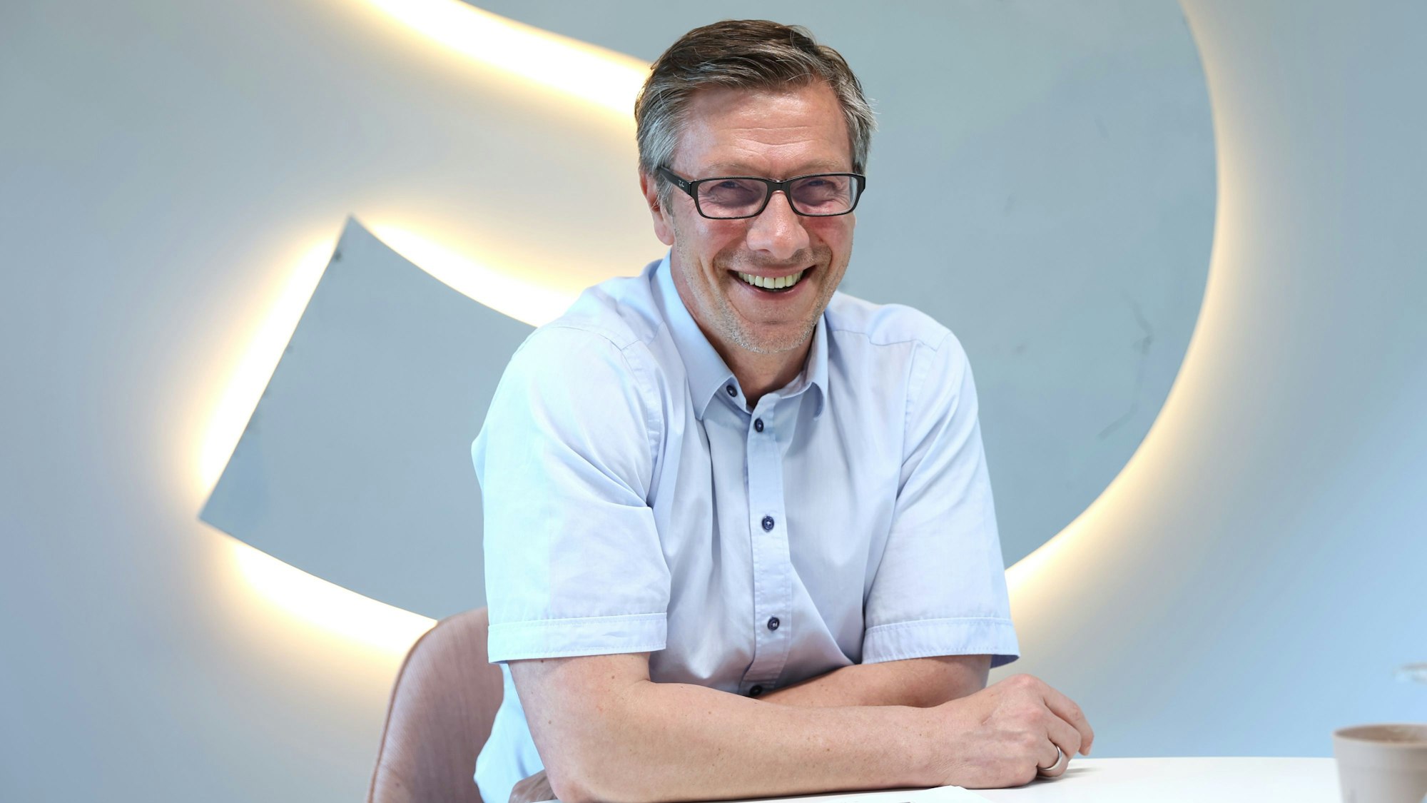 08.05.2023
Köln
Amateurfußball: Interview mit FVM-Präsident Christos Katzidis über die Lage der Amateurvereine im Verband, die Folgen von Corona sowie die Probleme der Schiedsrichter und der Ehrenätmler.
Foto: Martina Goyert