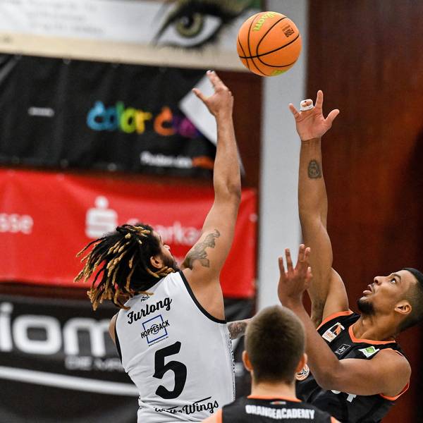 07.01.2023, xpsx, Basketball 2.Bundesliga Pro B, White Wings Hanau - Orange Academy Ulm v.l. Jesse Bubba Furlong White Wings Hanau, Latrell Jamal Großkopf Ulm Hanau Hessen Deutschland DEU *** 07 01 2023, xpsx, Basketball 2 Bundesliga Pro B, White Wings Hanau Orange Academy Ulm v l Jesse Bubba Furlong White Wings Hanau , Latrell Jamal Großkopf Ulm Hanau Hesse Germany DEU