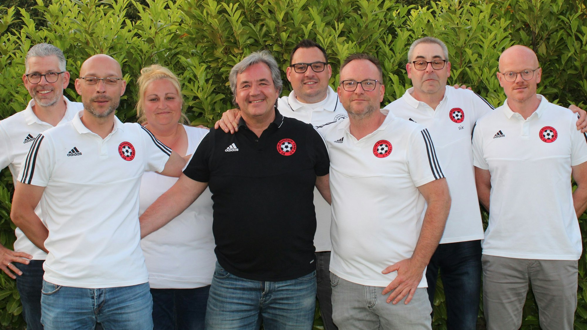 Das Foto zeigt eine Gruppe von Vorstandsmitgliedern des BC Stotzheim