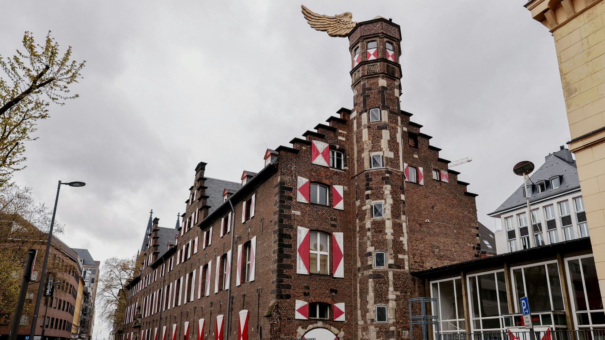 Das Bild zeigt das Zeughaus von außen.