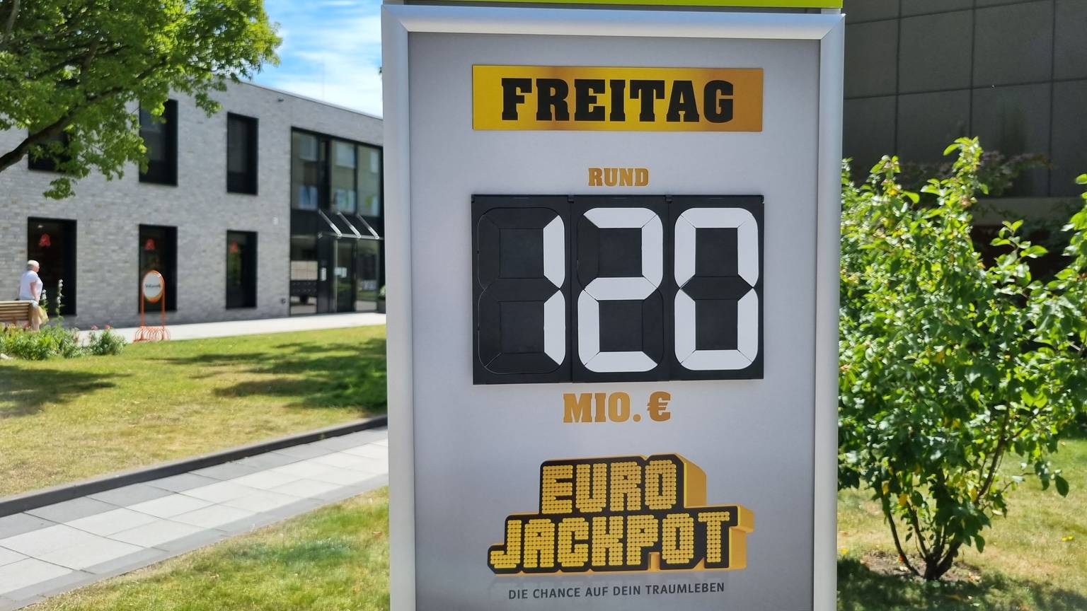Am kommenden Freitag (23. Juni) warten erneut 120 Millionen Euro im Jackpot. Durch den Überlauf in den zweiten Rang gibt es dort einen weiteren Jackpot von 22 Millionen Euro.