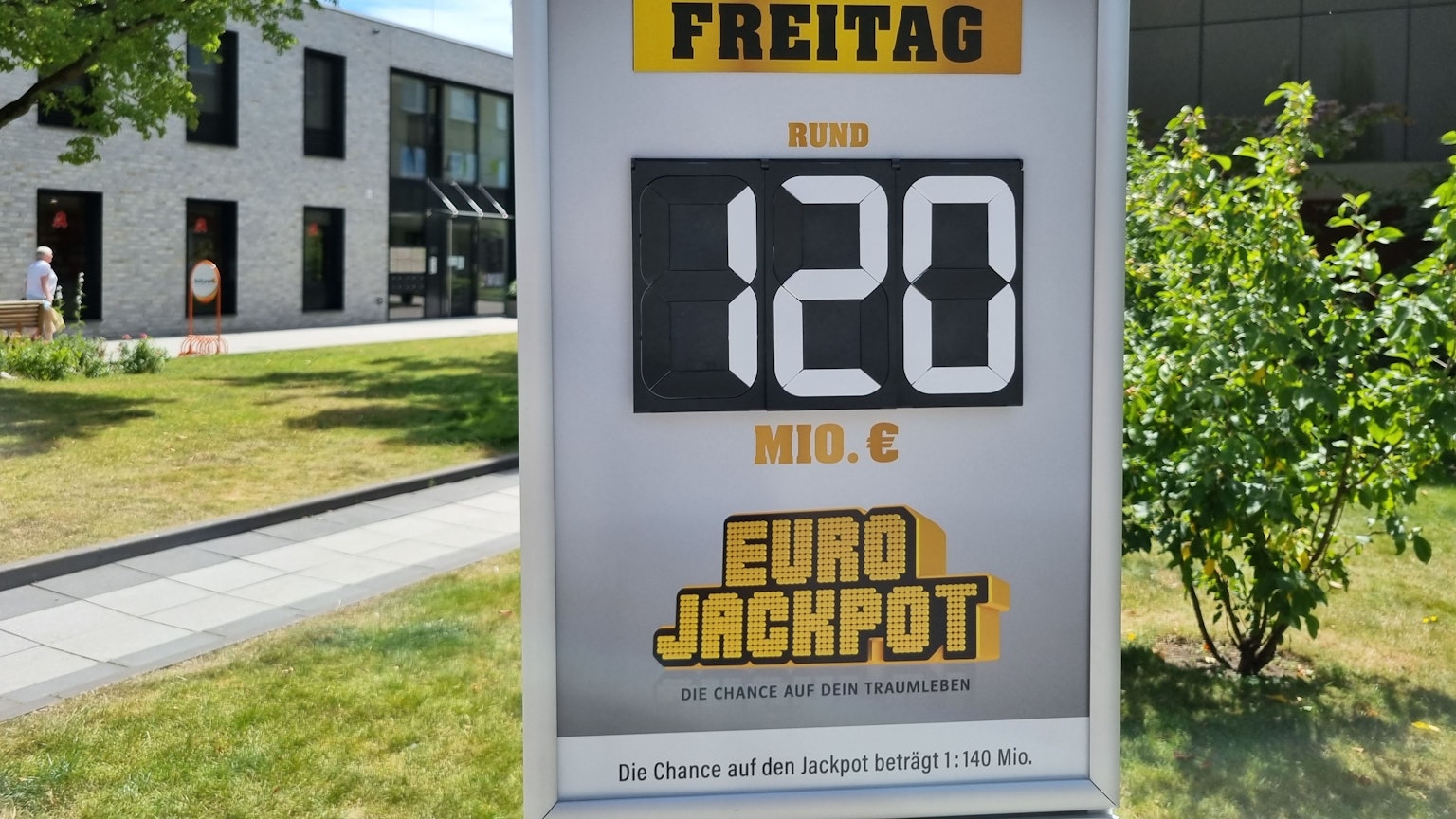 Am kommenden Freitag (23. Juni) warten erneut 120 Millionen Euro im Jackpot. Durch den Überlauf in den zweiten Rang gibt es dort einen weiteren Jackpot von 22 Millionen Euro.