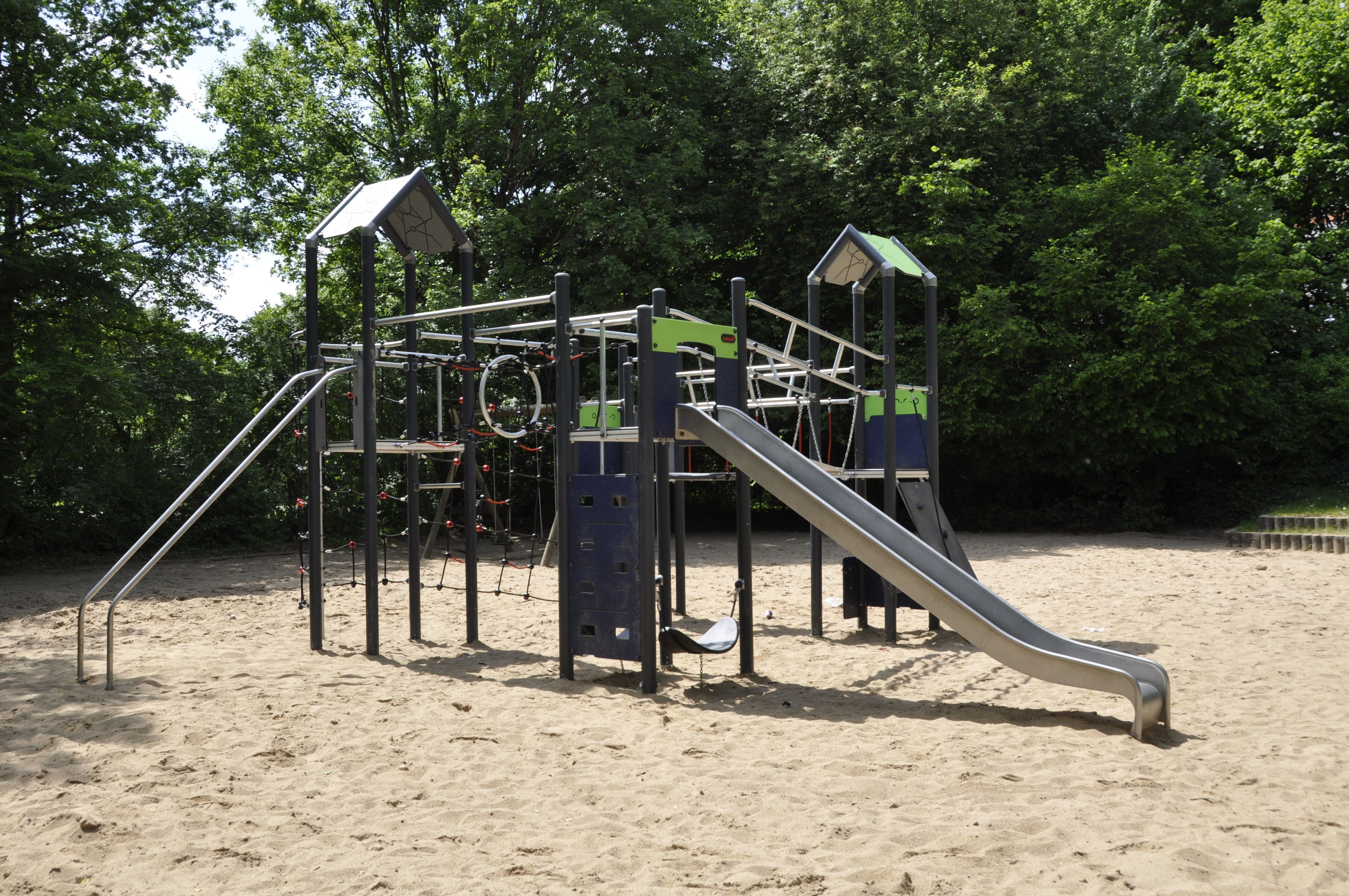Klettergerüst auf Spielplatz