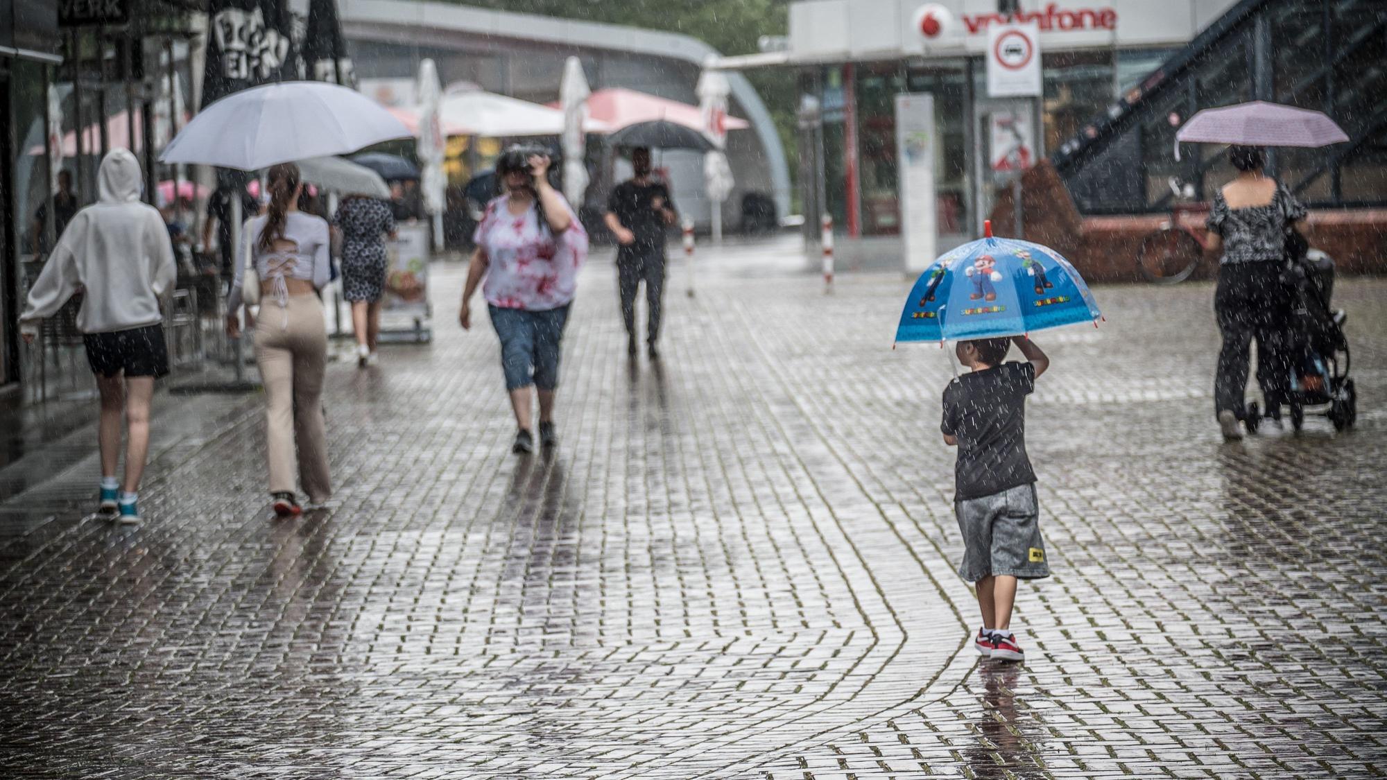 Regen in der Fußgängerzone.