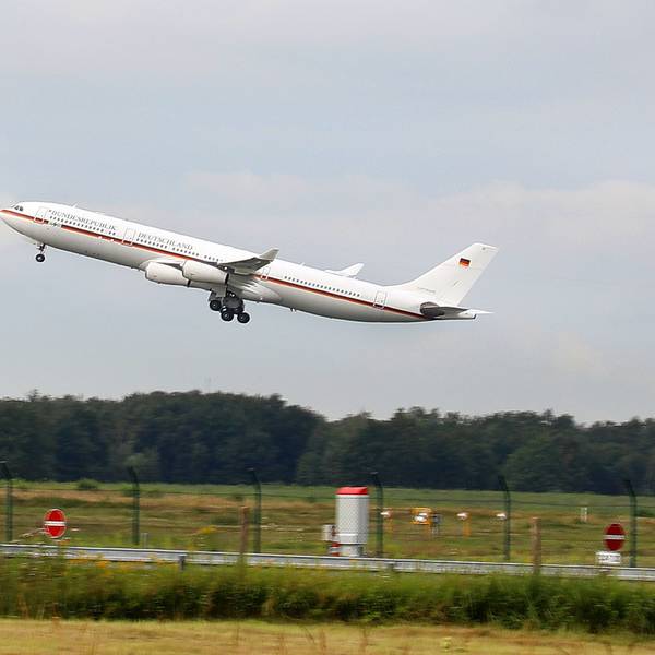 Ein Flugzeug beim Abflug.