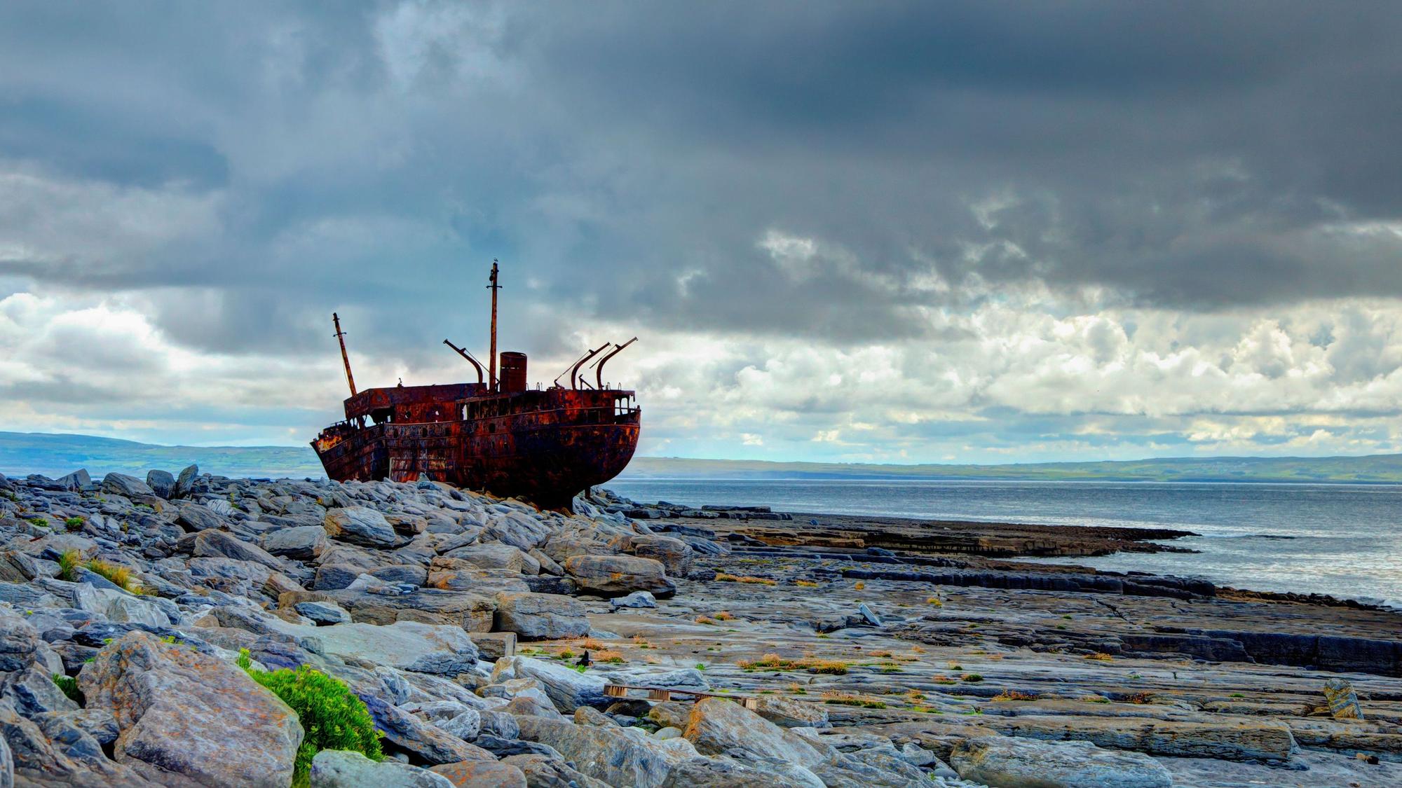 Das Wrack der MV Plassey auf Inisheer.
