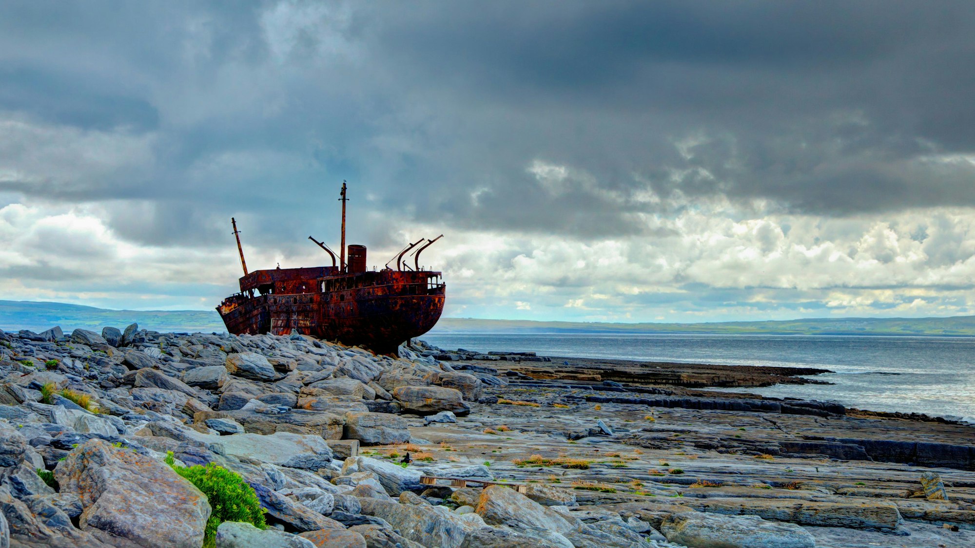 Das Wrack der MV Plassey auf Inisheer.