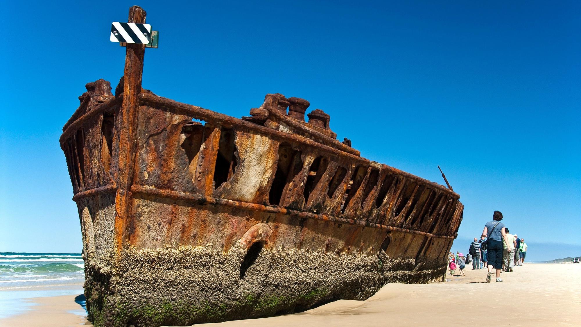 Das Wrack des Turbinendampfers SS Maheno auf Fraser Island.