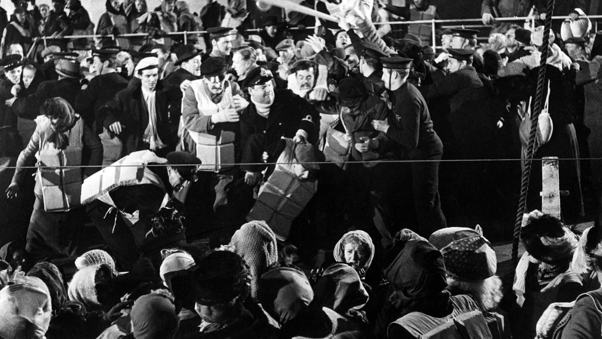 Eine Szene aus dem britischen Film „Die letzte Nacht der Titanic“.