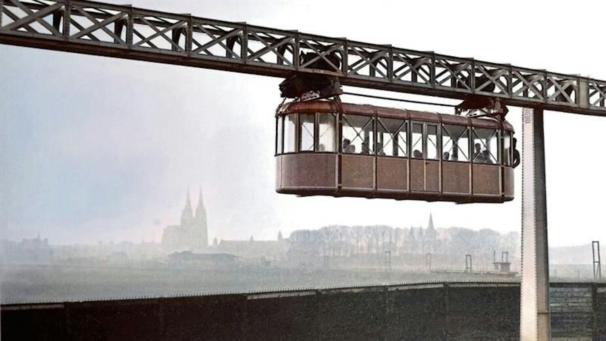 Modell der späteren Wuppertaler Schwebebahn in Köln