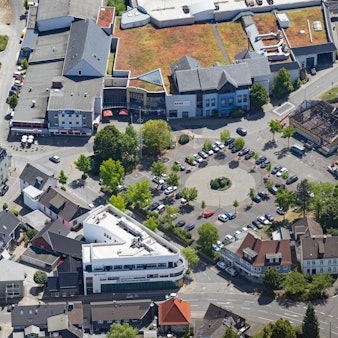 Eine Ansicht auf die Stadt Waldbröl aus der Luft.