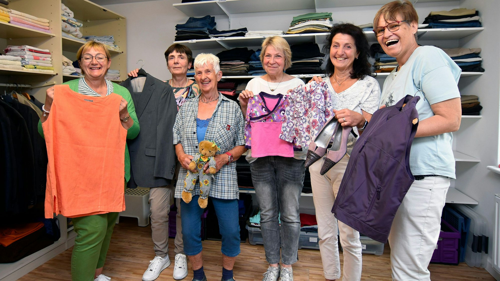 Koordinatorin Mechthild Neuser (2. v. l.) und ihr engagiertes Team.