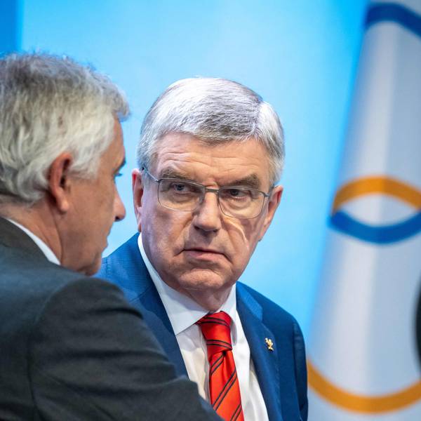 IOC-Präsident Thomas Bach mit seinem Vize Juan Antonio Samaranch jr. vor der Wahl zum Iba-Ausschluss.