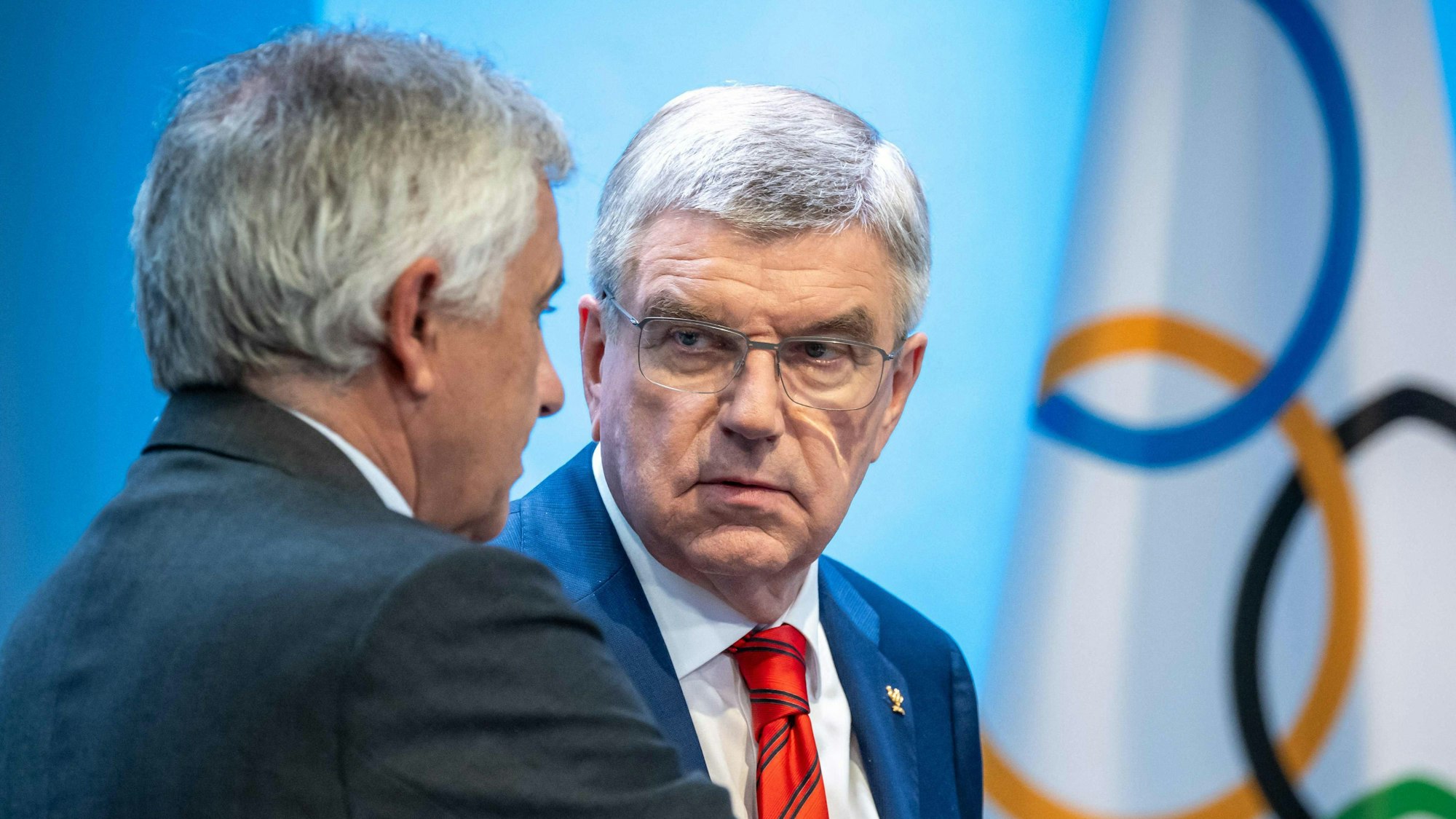IOC-Präsident Thomas Bach mit seinem Vize Juan Antonio Samaranch jr. vor der Wahl zum Iba-Ausschluss.