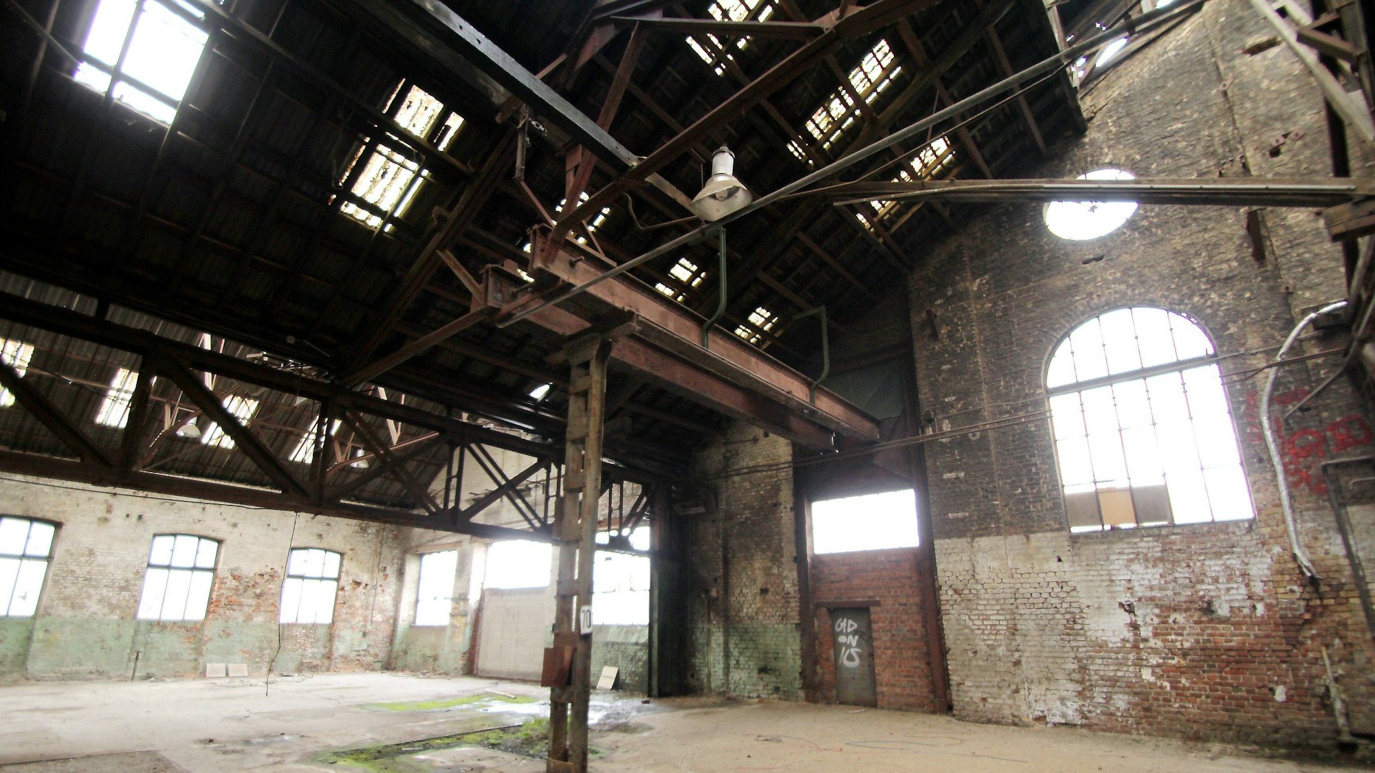 Unter der Decke ist noch ein Teil der Teststrecke zu sehen.