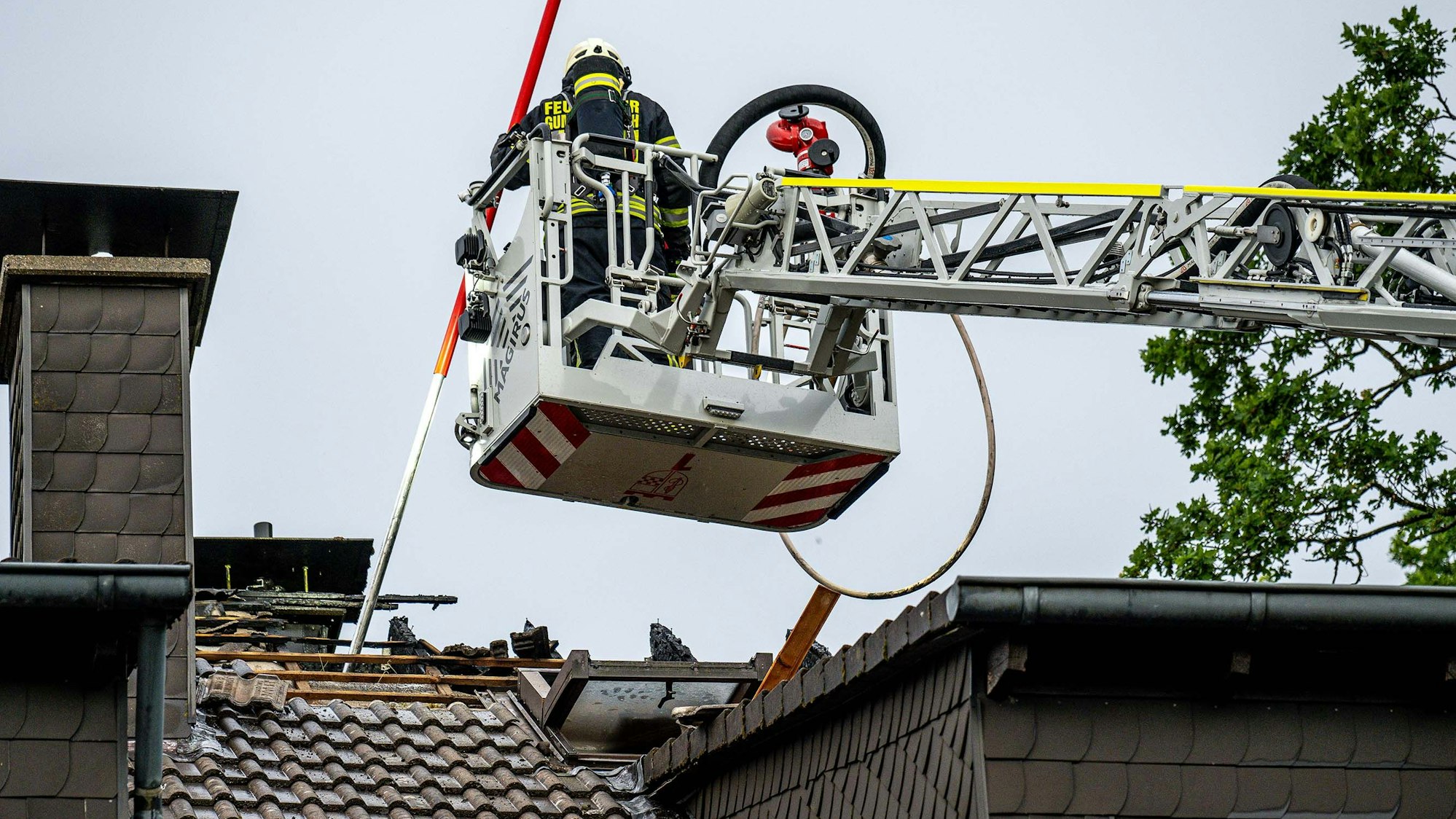 Brand nach Blitzeinschlag in Gummersbach