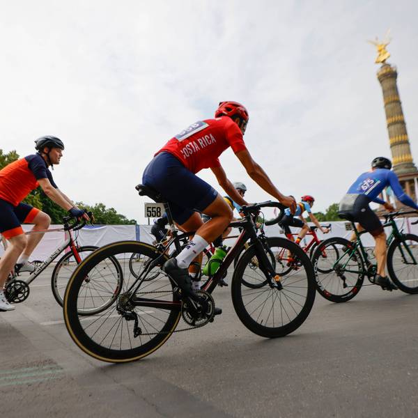 Bei den Special Olympics World Games Berlin fahren Fahrer beim 25-Kilometer-Radrennen an der Siegessäule vorbei (Symbolbild). Ein deutscher Radsport-Trainer wurde wegen Missbrauchs-Verdacht von seinen Aufgaben entbunden.