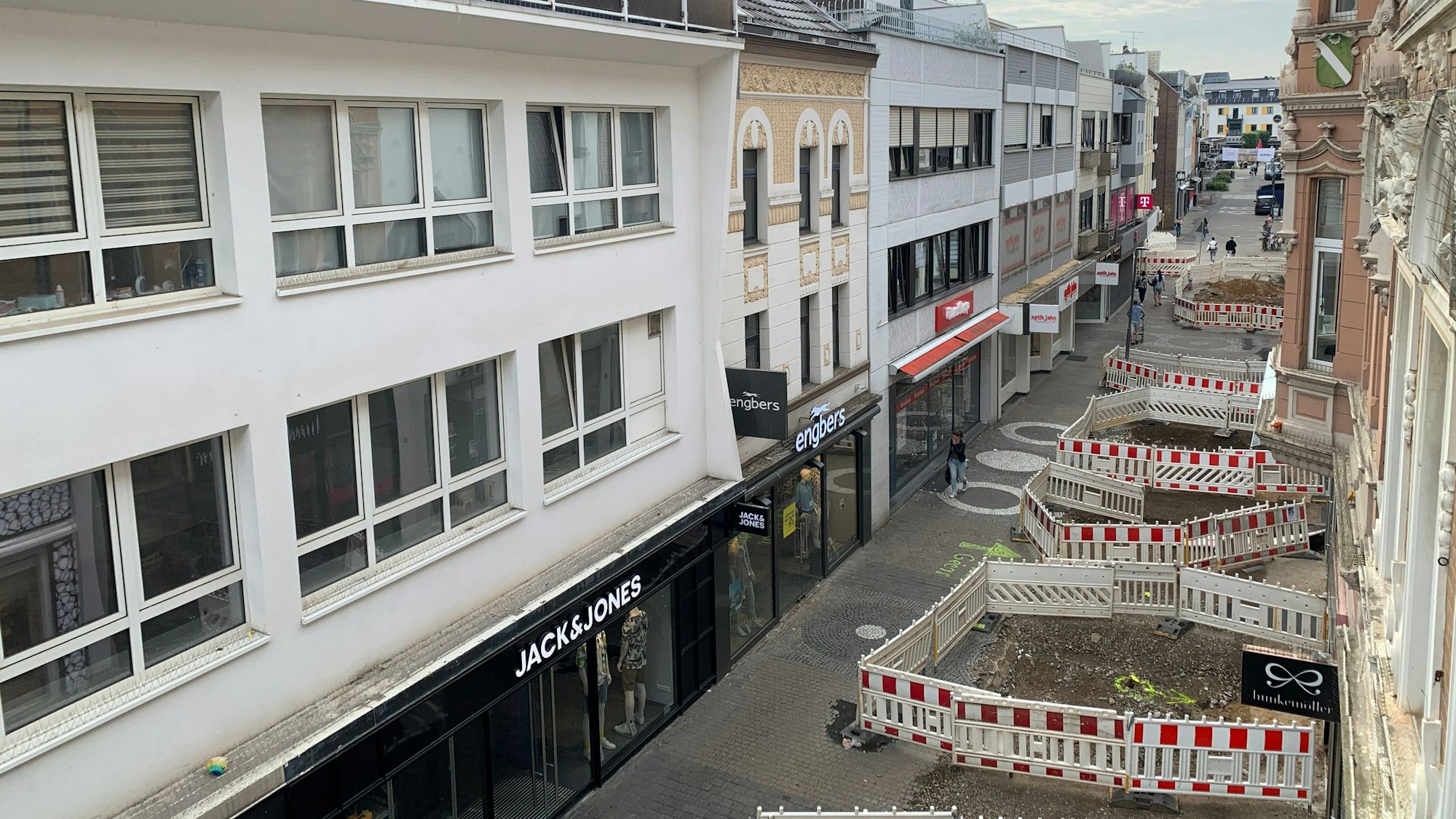 Zahlreiche abgesperrte Baustellen in der Euskirchener Neustraße