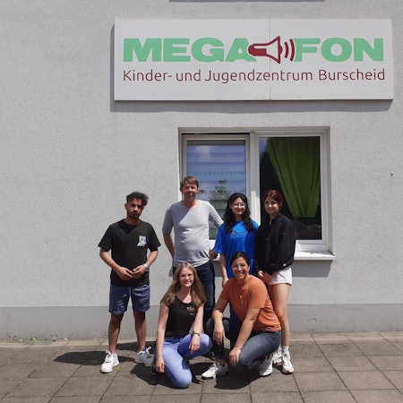 Das Team des Megafon in Burscheid.