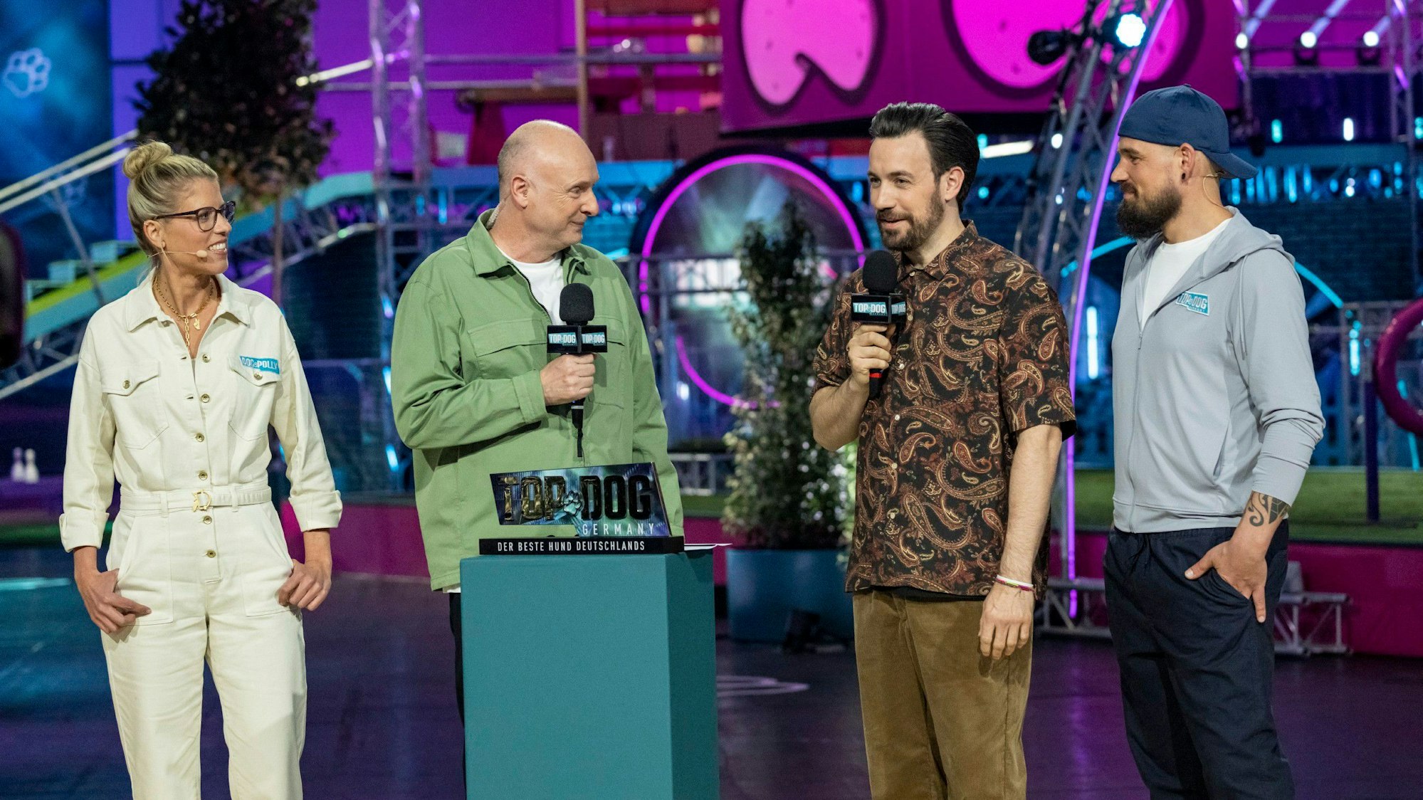 Dr. Tanja Pollmüller Doc Polly, die Moderatoren Jan Köppen und Frank Buschmann mit Hundesportexperte und Schiedsrichter Jan Dießner.