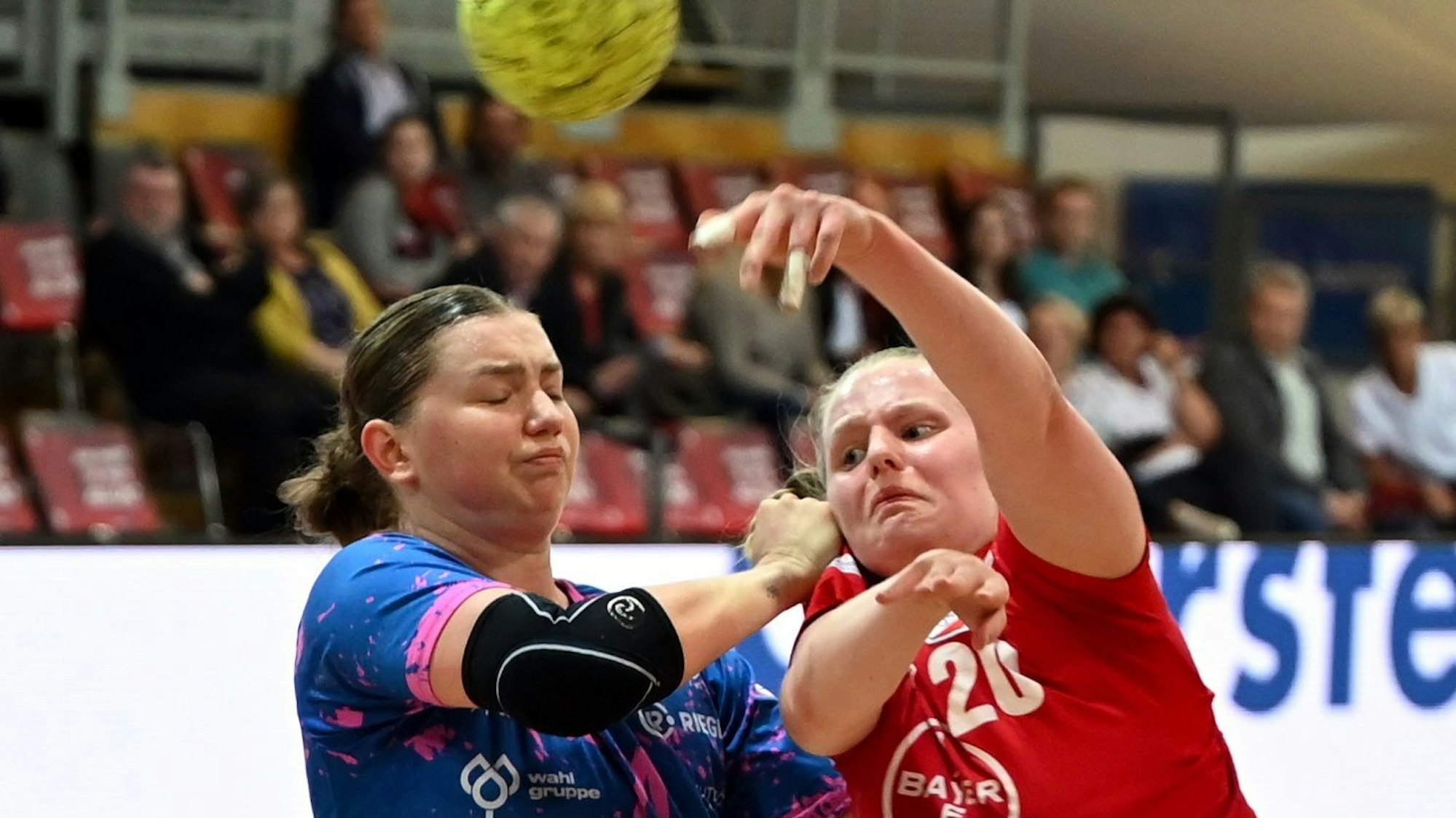 30.04.2022, Handball-Bayer Leverkusen-Metzingen
rechts: Pia Terfloth (Bayer)
Foto: Uli Herhaus