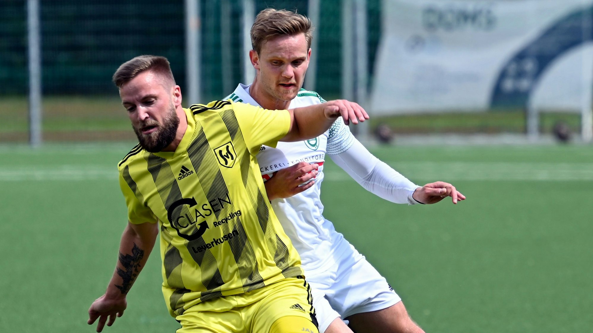 29.05.2022, Fussball-Schlebusch-Merten
vorne: Sebastian Bamberg (Schlebusch)
hinten: Philipp Klemp (Merten)
Foto: Uli Herhaus