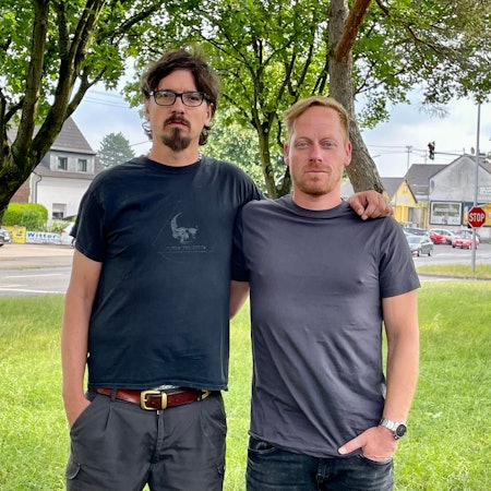 Peter Schauerte und Carsten Schmidt sammeln Spenden für die vom Brand betroffenen Familien.