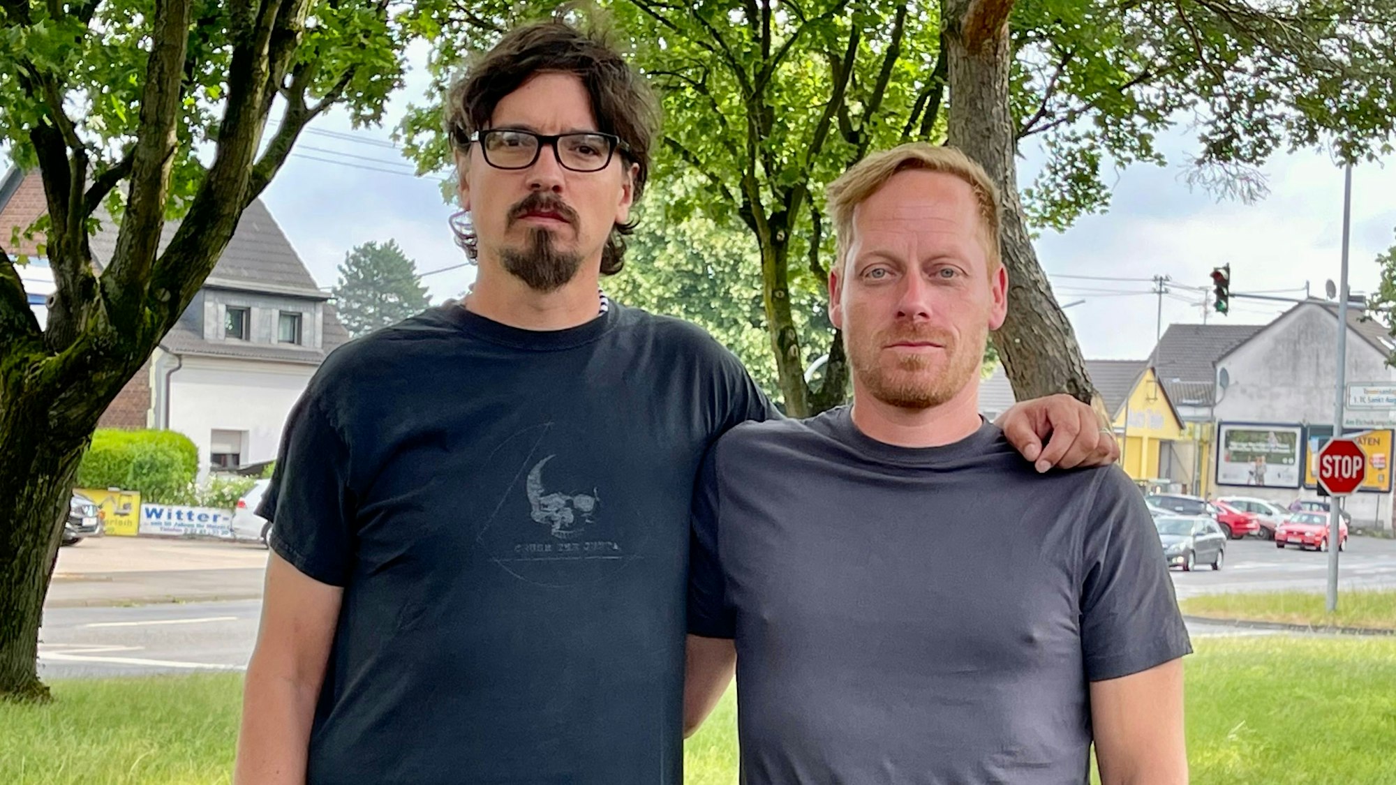 Peter Schauerte und Carsten Schmidt sammeln Spenden für die vom Brand betroffenen Familien.