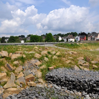 Der Deich in Schlebusch ist fertig.