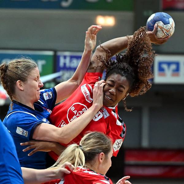 1. Handball Bundesliga
Frauen
TSV Bayer 04 Leverkusen - Blomberg Lippe
rechts: Jennifer Souza (Bayer)
Foto: Uli Herhaus