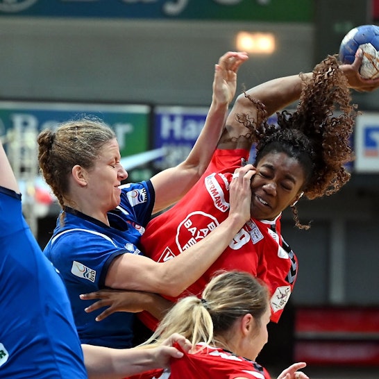 1. Handball Bundesliga
Frauen
TSV Bayer 04 Leverkusen - Blomberg Lippe
rechts: Jennifer Souza (Bayer)
Foto: Uli Herhaus
