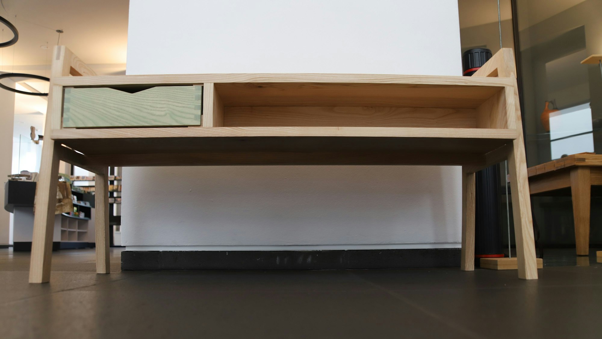 Juliane Hoenisch hat eine filigrane Sitzbank gestaltet.