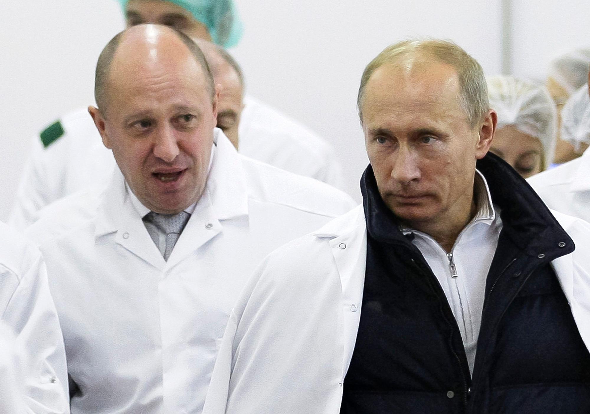Früher Verbündete, heute Erzfeinde: Wagner-Boss Jewgeni Prigoschin und der russische Präsident Wladimir Putin bei einem Treffen im September 2010.