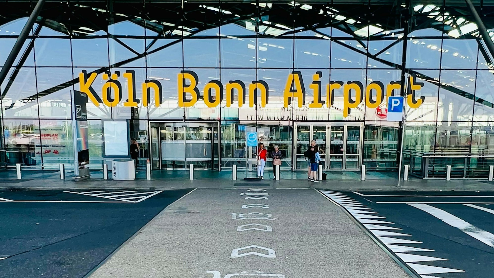 Am Flughafen Köln/Bonn ist es am Samstagmorgen (24. Juni) ruhig.