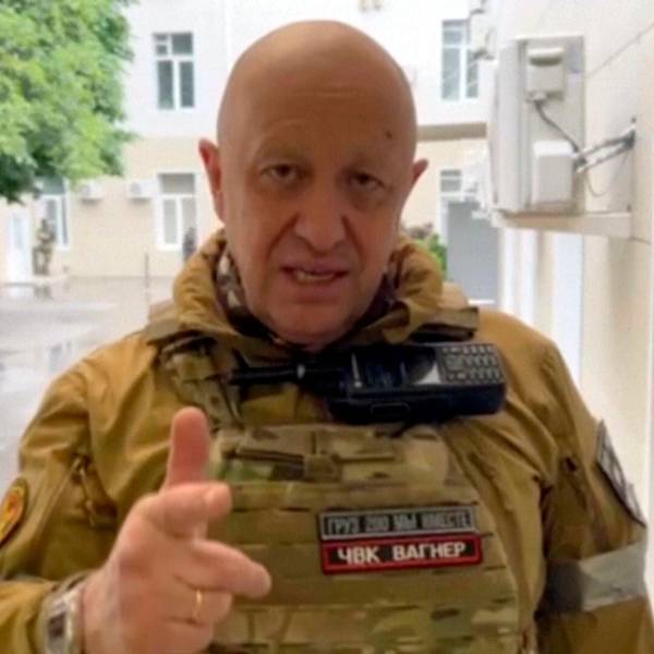 Jewgeni Prigoschin, Chef der Privatarmee Wagner, nahm mit seinen Kämpfern am Samstagmorgen die russische Stadt Rostow am Don ein. Die Wagner-Gruppe stellte sich damit offen gegen Putin und die russische Militärführung. Am Samstagabend ruderte Prigoschin zurück und die Frage bleibt: Was war sein Ziel?