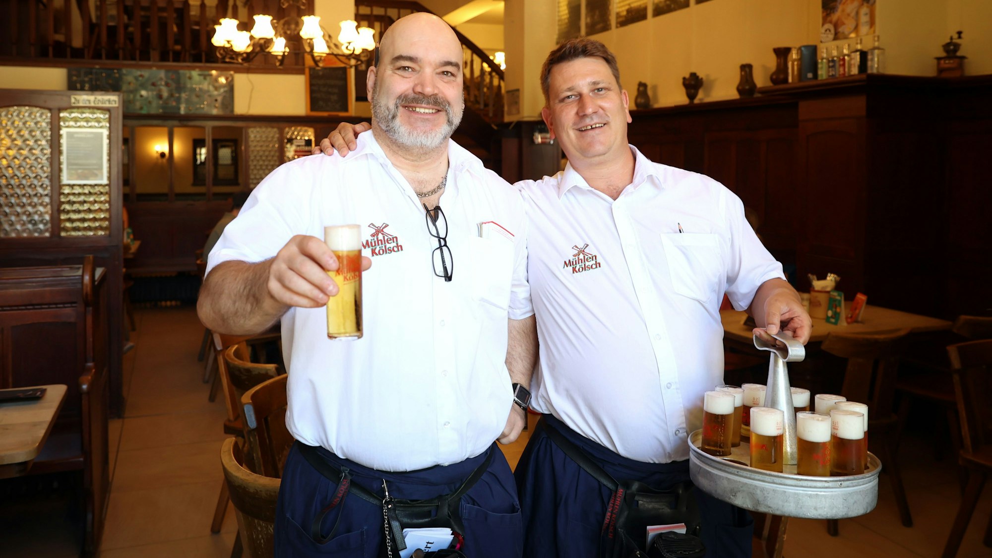 Kölner Köbesse in der Malzmühle in Köln 2023.