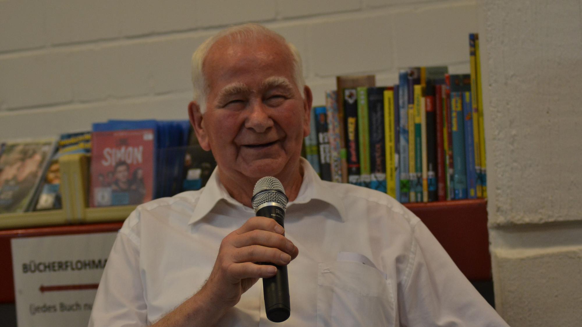 Hein Mück bei der Lesung.