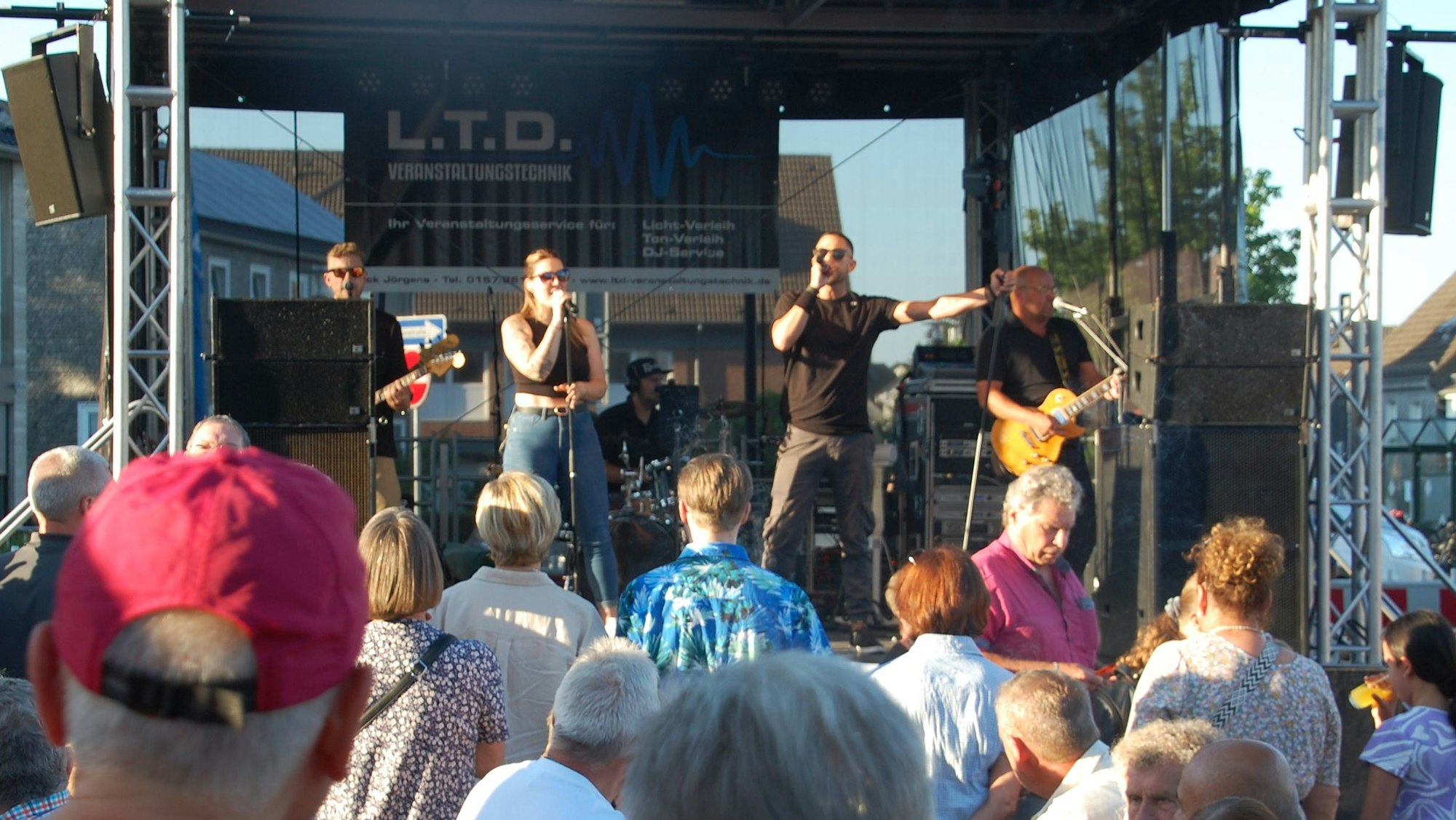 Coverband „Six Seven“ auf der Bühne