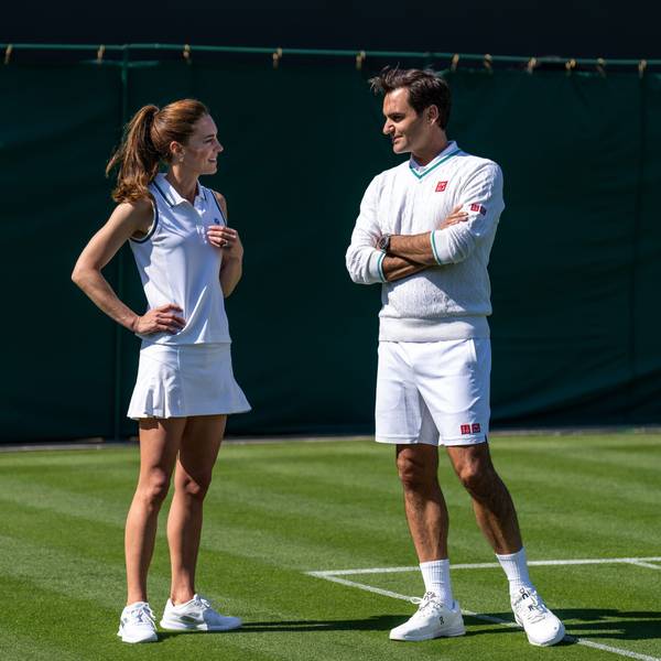 Prinzessin Kate und Roger Federer unterhalten sich.