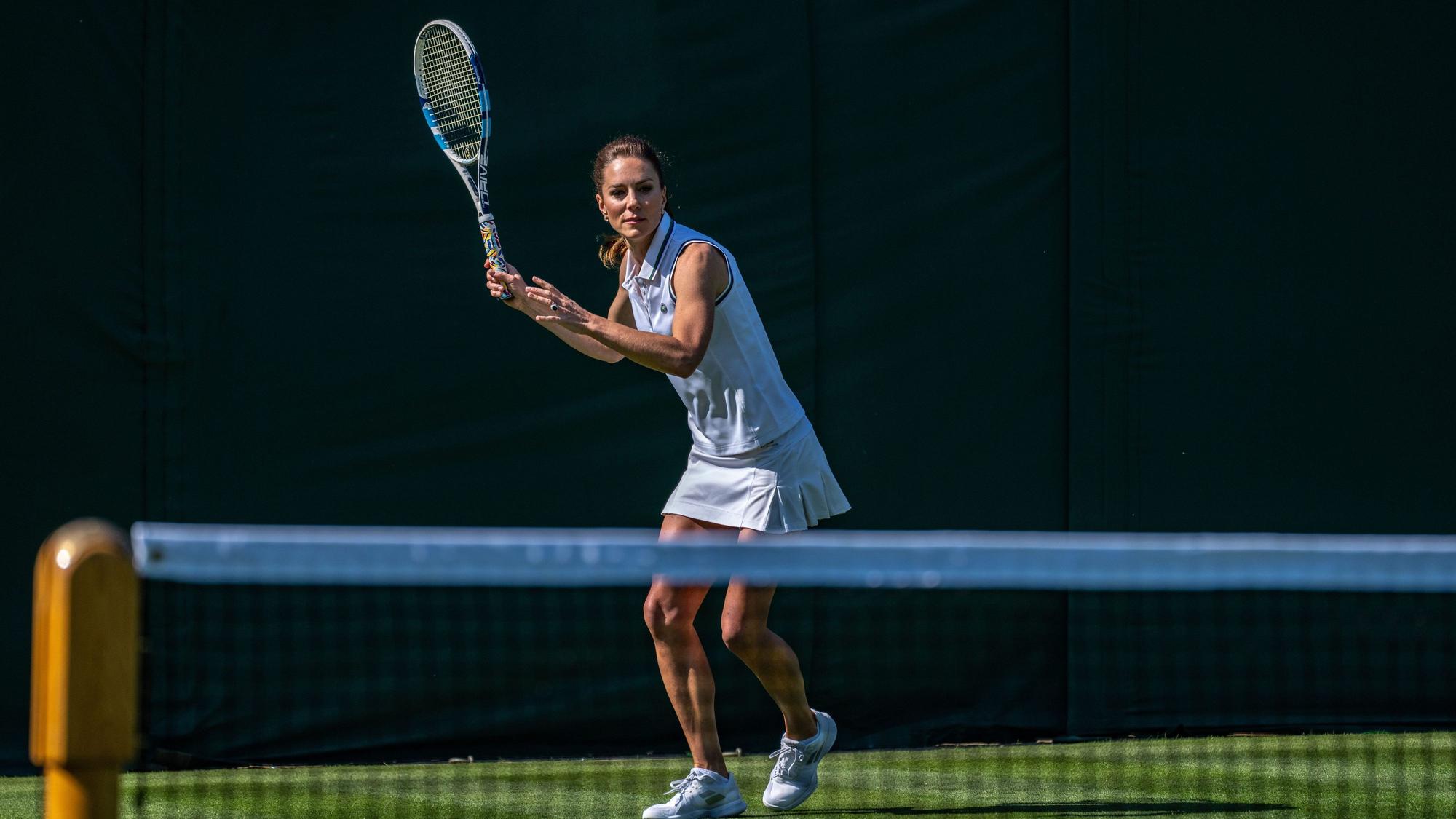 Kate Middleton spielt Tennis.