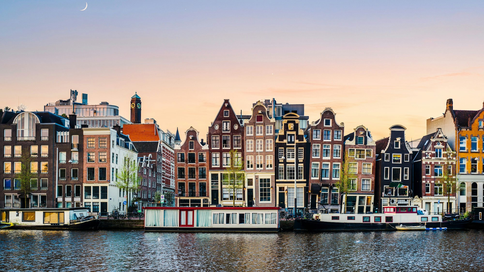 Skyline Amsterdam bei Sonnenaufgang