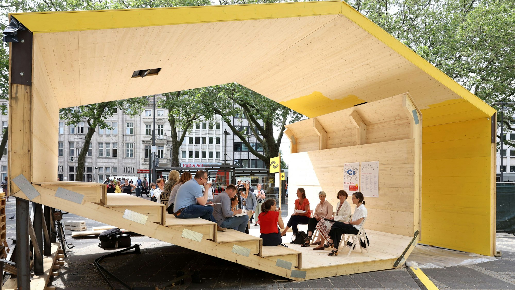 Im Sommer stand auf dem Neumarkt der Pavillon der Künstlerin Erika Hock.