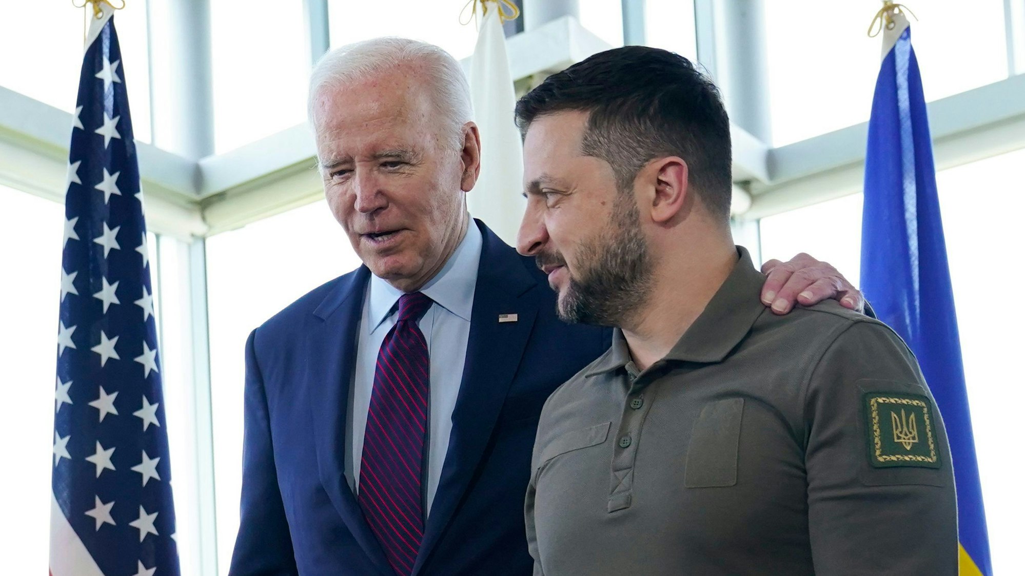 Joe Biden (l), Präsident der USA, mit Wolodymyr Selenskyj, Präsident der Ukraine, (Archivbild)