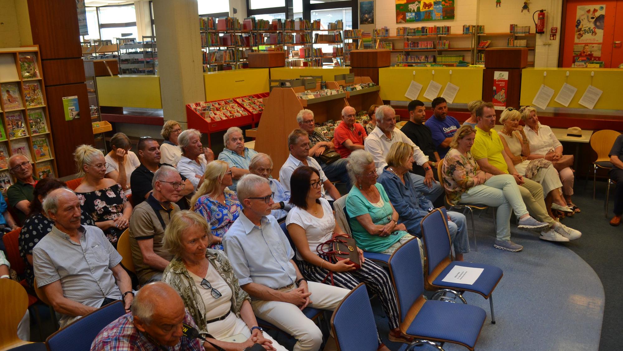 Das Publikum bei der Lesung.