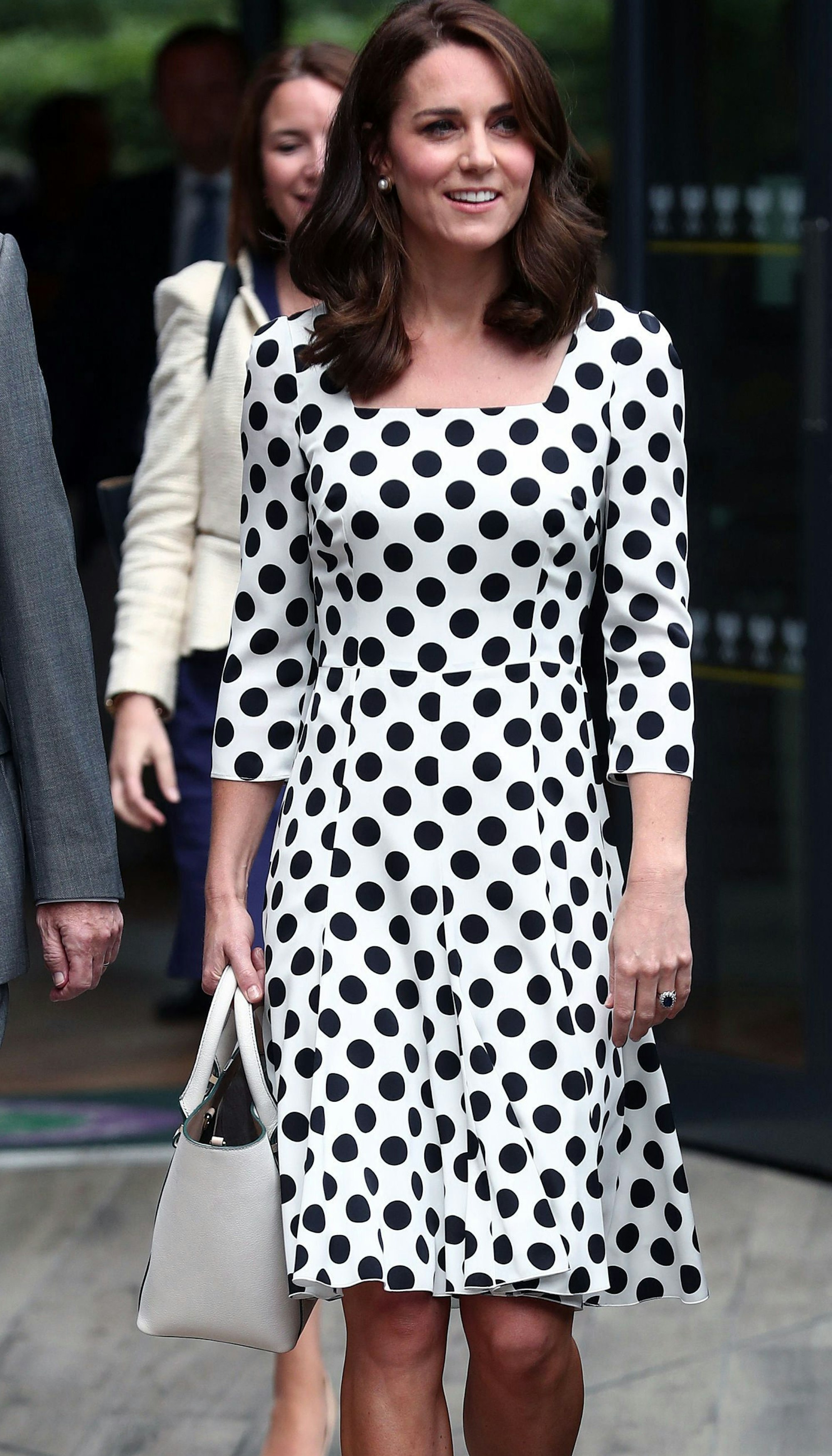 Kate Middleton zeigt ihre Begeisterung für den Tennissport mit ihrem strahlenden Lächeln.