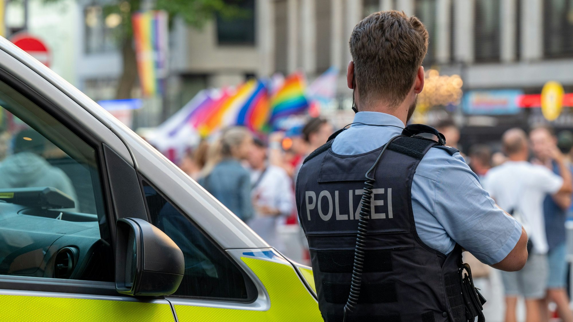 In Köln leben queere Menschen glücklicher als im NRW-Durchschnitt – und doch wächst die Angst vor Ausgrenzung. (Symbolbild)