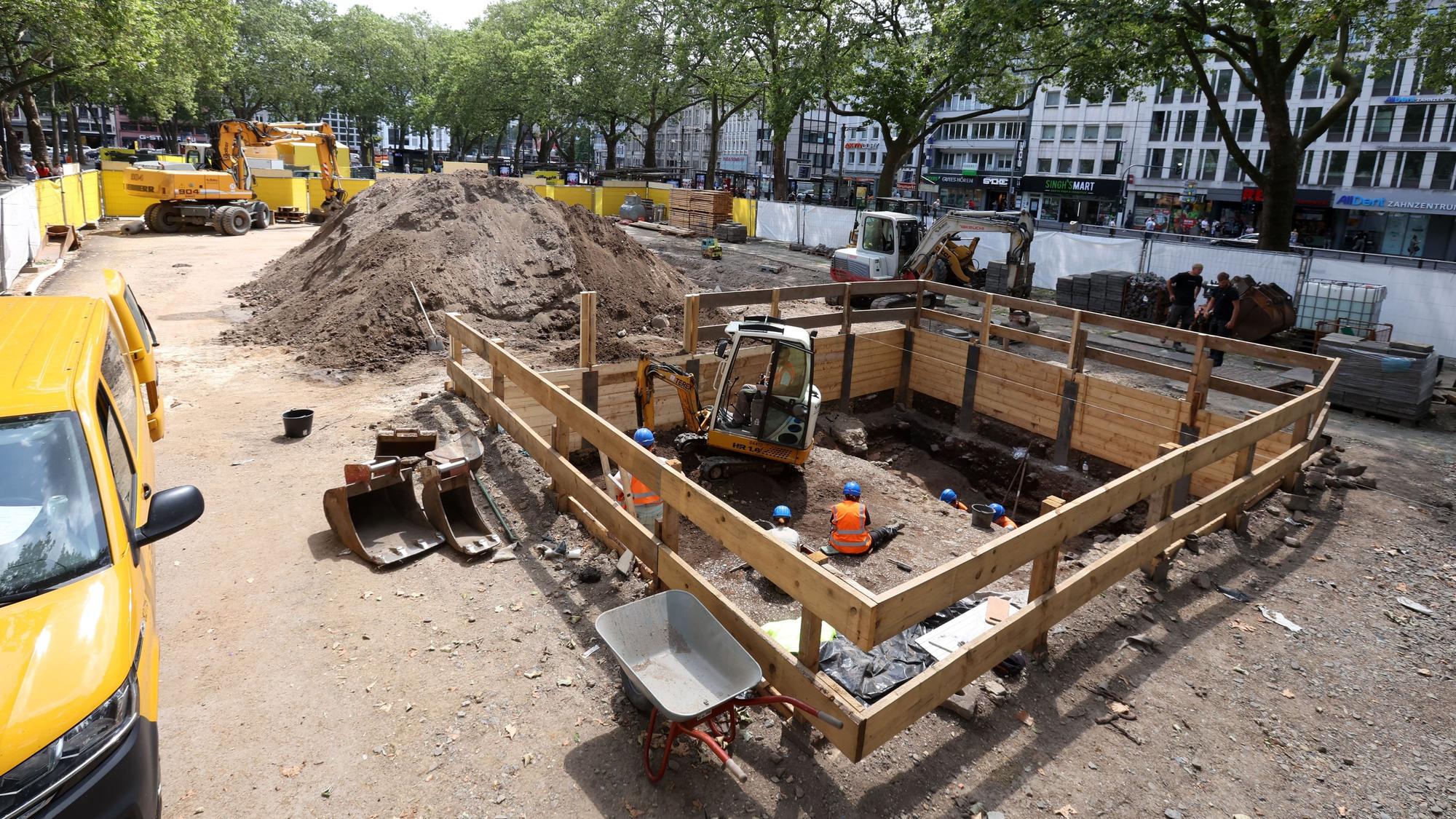Eine Baustelle auf dem Neumarkt in Köln