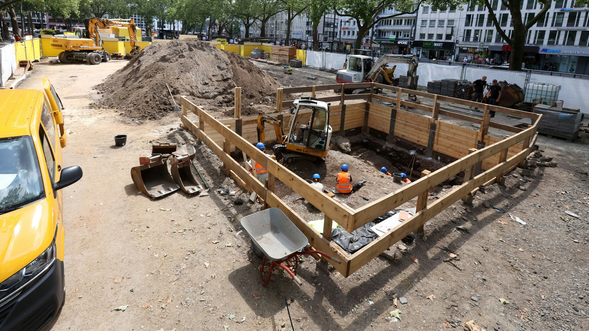 Baustelle des Brunnens auf dem Neumarkt.