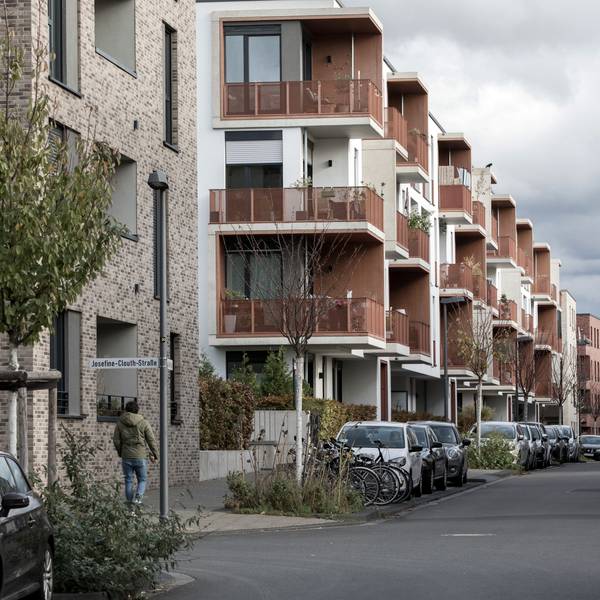 Ein Wohngebiet in Köln: Der Immobilienkauf wurde 2022 im Vergleich zum Vorjahr deutlich teurer.